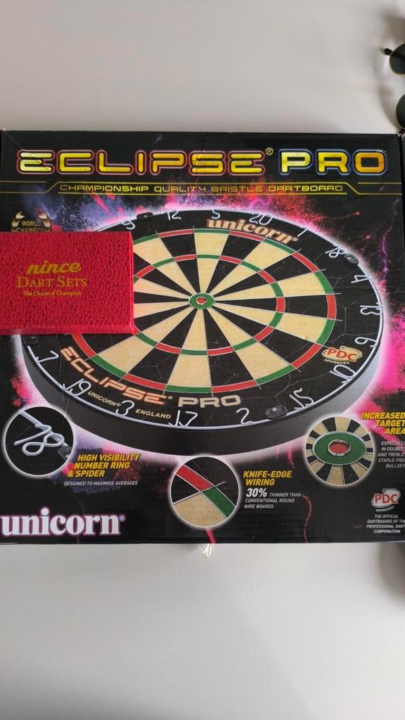 Eclipse pro dartboard + Dart set, Sport en Fitness, Darts, Ophalen
