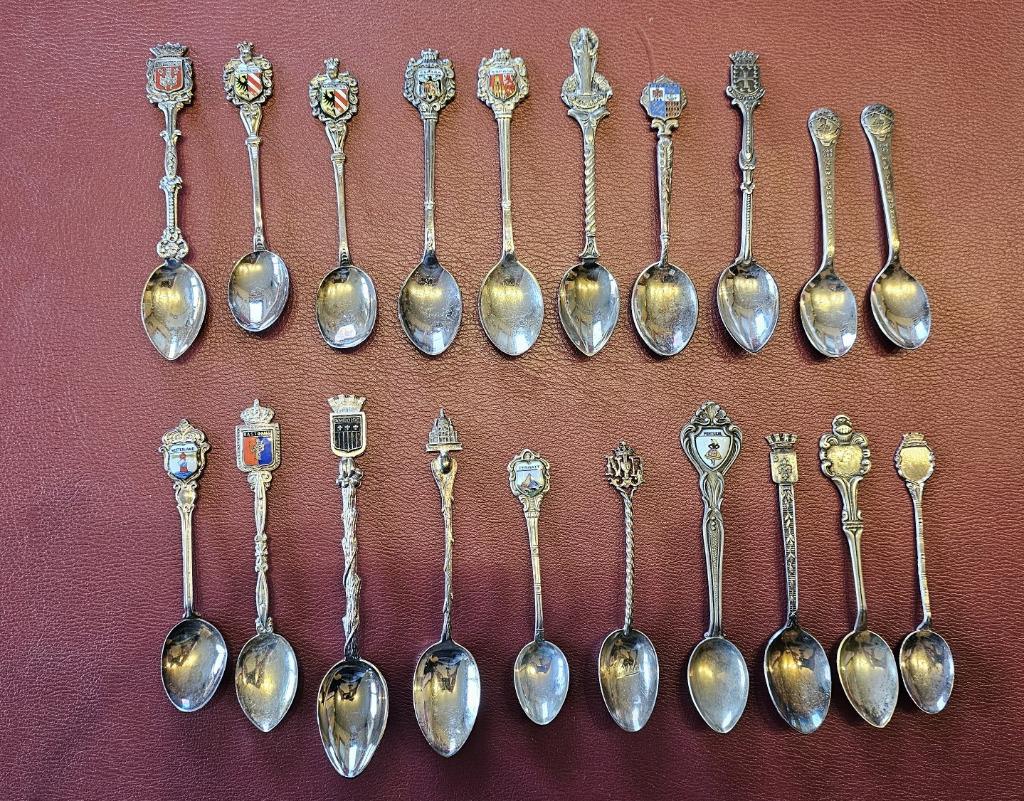 20 petites cuillères en argent (ou métal argenté), Antiquités & Art, Enlèvement ou Envoi, Argent