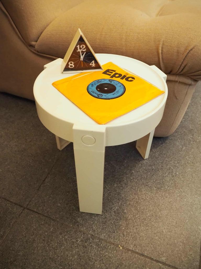 Space Age bijzettafeltje, Flair voor Prisunic, 1970s, Space Age, Gebruikt, Rond, Minder dan 50 cm