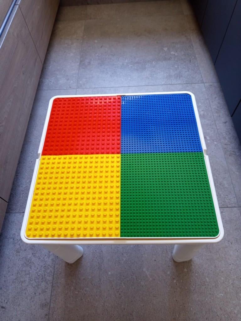 Omkeerbare kindertafel met 2 stoeltjes, ZEER GOEDE staat, Enfants & Bébés, Chambre d'enfant | Tables & Chaises, Utilisé, Table(s) et Chaise(s)