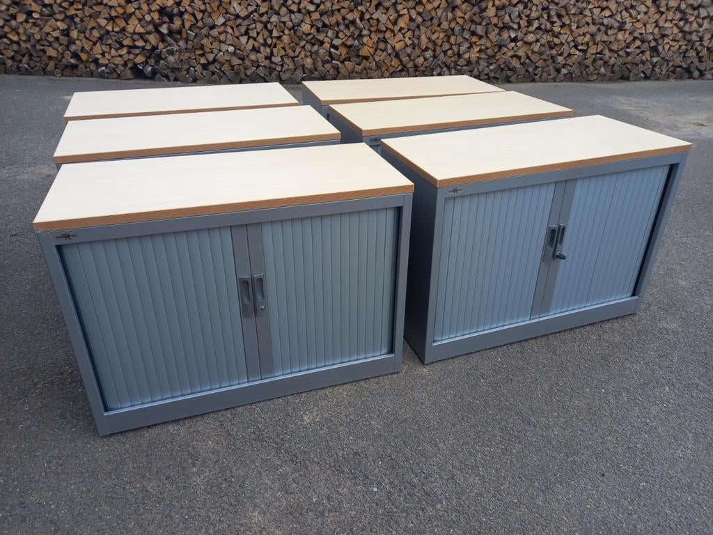 Armoires basses à volets avec clé en excellent état, Enlèvement