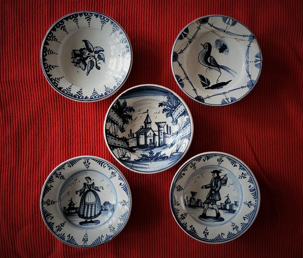 5 borden uit 18e-eeuws Catalonië, Antiek en Kunst, Antiek | Keramiek en Aardewerk, Verzenden