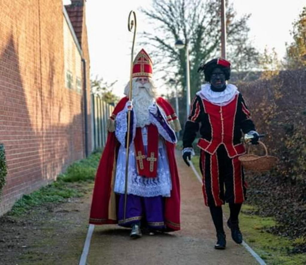 Bezoek van Sinterklaas en zwarte piet, Diversen, Ophalen