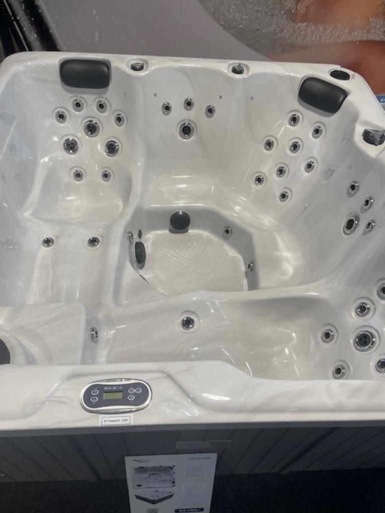 Goldline Spa 5 persoons acties extra kortingen!, Tuin en Terras, Ophalen, Nieuw, Trap, Vast