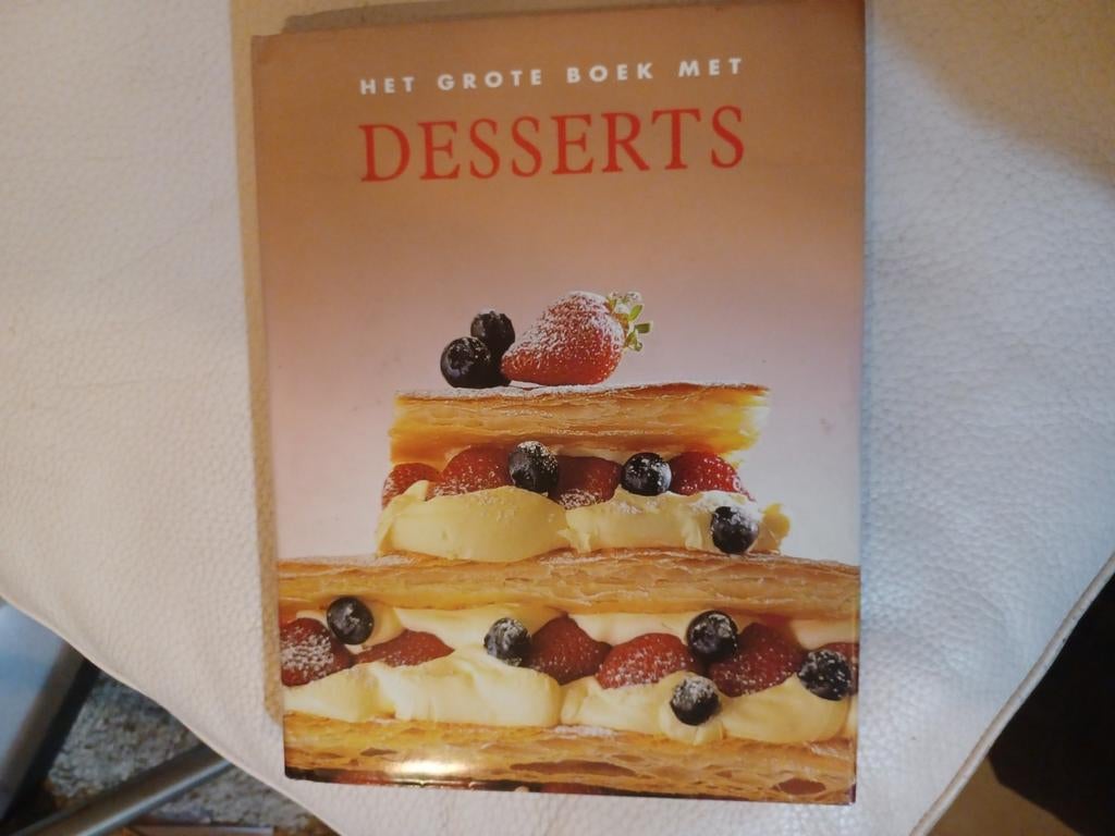 Quasi gratis Het grote boek met desserts, Boeken, Kookboeken, Ophalen, Zo goed als nieuw, Taart, Gebak en Desserts