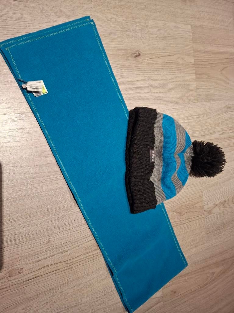 Muts en sjaal blauw, Ophalen, Muts