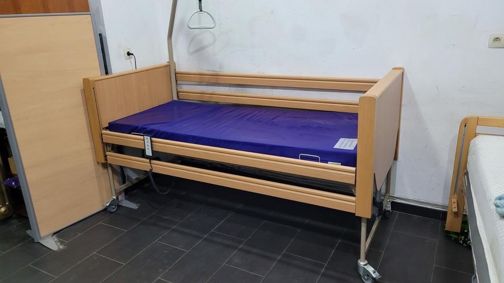 lit médicalisé vermeiren luna 2 complet avec Potence et t ma, Enlèvement ou Envoi, Comme neuf