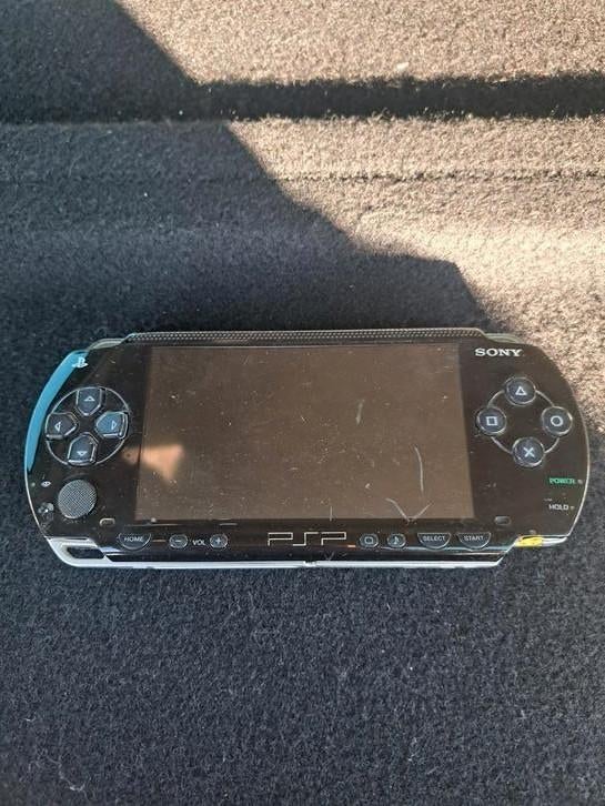 Zwarte psp-console moet worden gerepareerd. Ophalen of verze, Games en Spelcomputers, Ophalen of Verzenden, Zo goed als nieuw