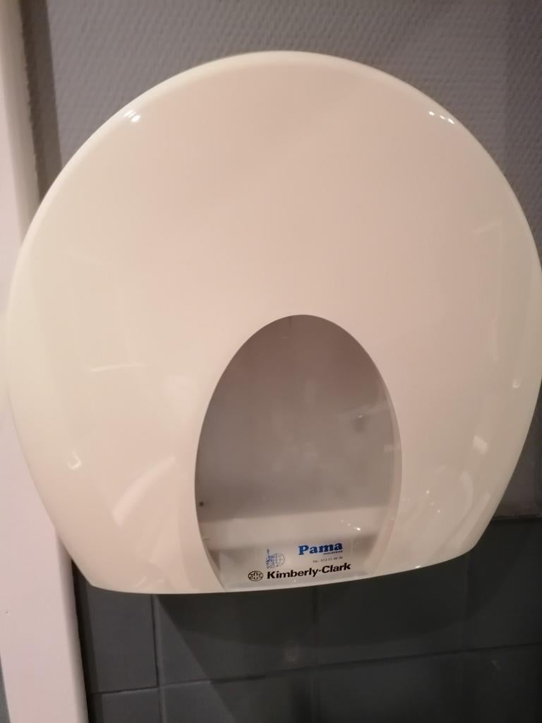 Dispenser papieren handdoeken, Ophalen