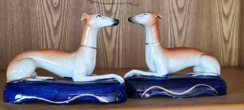 Antieke staffordshire greyhound of whippet. Inktpotten/penho, Antiek en Kunst, Antiek | Keramiek en Aardewerk, Ophalen