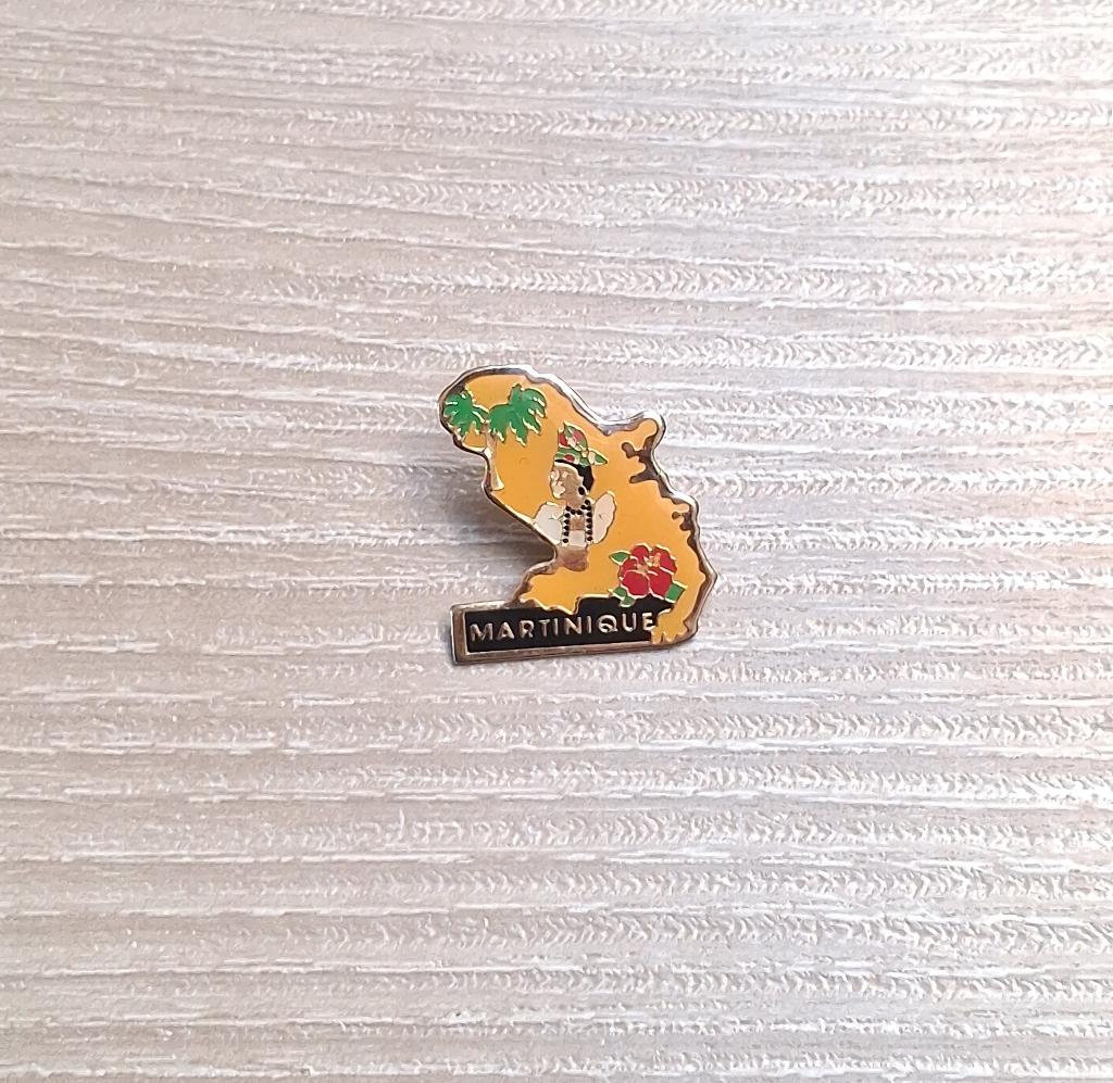 PIN - MARTINIQUE - FRANCE - FRANKRIJK, Enlèvement ou Envoi, Utilisé, Ville ou Campagne, Insigne ou Pin's