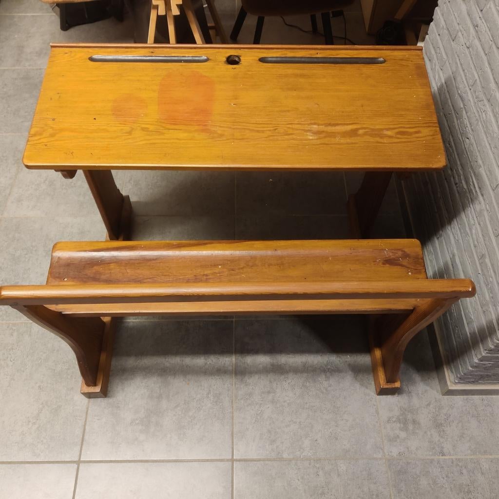 Retro schoolbank, Ophalen