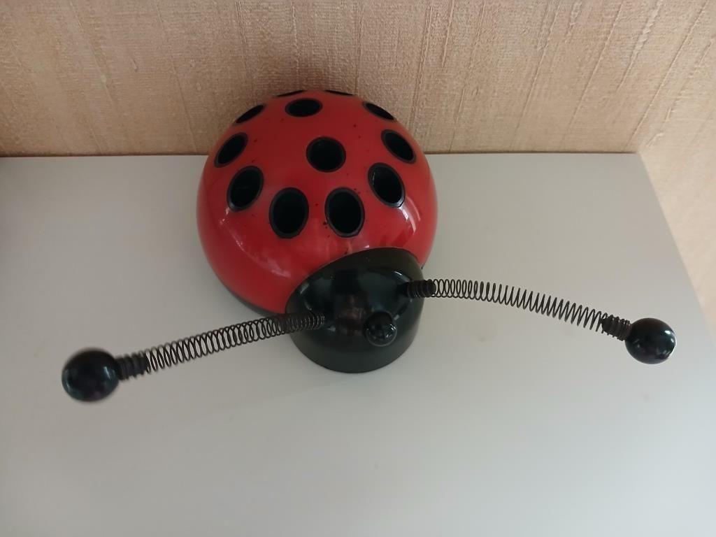 Porte-crayons en forme de coccinelle rouge à 12 points noirs, Divers, Accessoires de bureau, Utilisé, Enlèvement