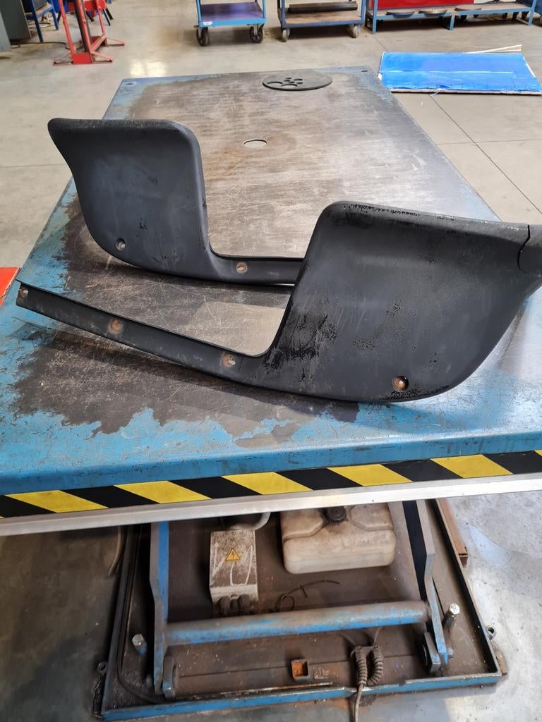 Spoiler Ford escort mk3 xr3i, Enlèvement, Avant