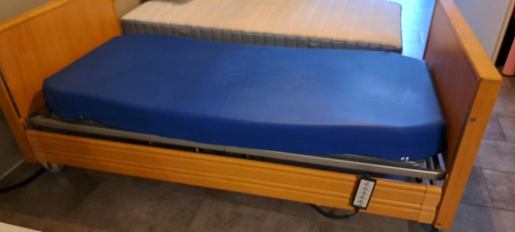 Lit medicalise, Divers, Matériel Infirmier, Enlèvement, Comme neuf