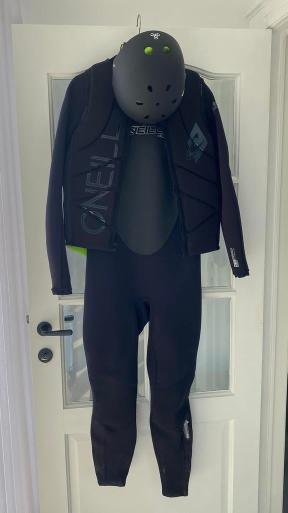 O’Neill 3 delige wetsuit man XL jacket en helm., Ophalen, Zo goed als nieuw, Wetsuit