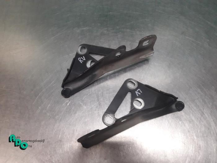 Motorkap Scharnier van een Opel Astra (Astra H 04-), Gebruikt, -, -, Opel