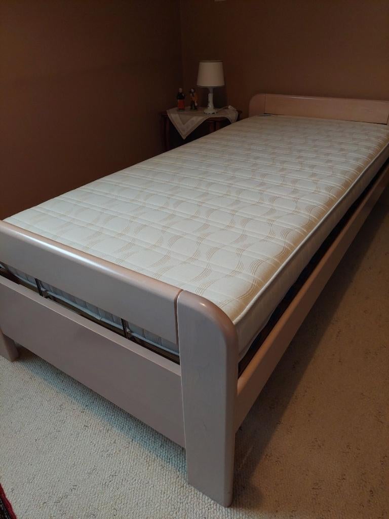 SLEEPY 1-persoonsbed, lattenbodem en matras in mooie staat, Ophalen, Verstelbaar, 90 cm, Eenpersoons
