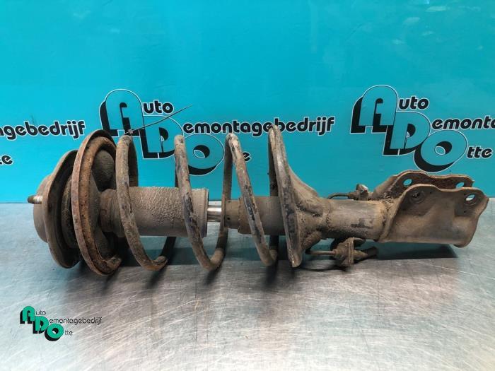 Barre amortisseur avant droit d'un Mitsubishi Colt (Colt 88-, -, 3 mois de garantie, Utilisé, Mitsubishi