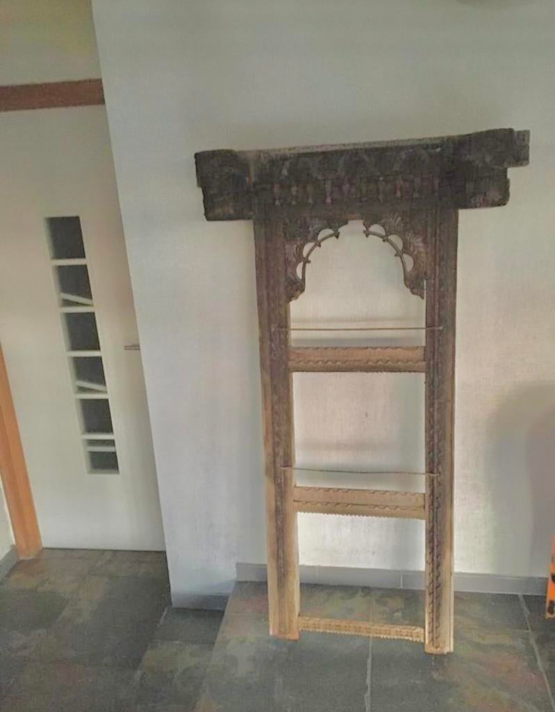 Antiquités : fenêtre orientale originale d'un temple hindou, Enlèvement