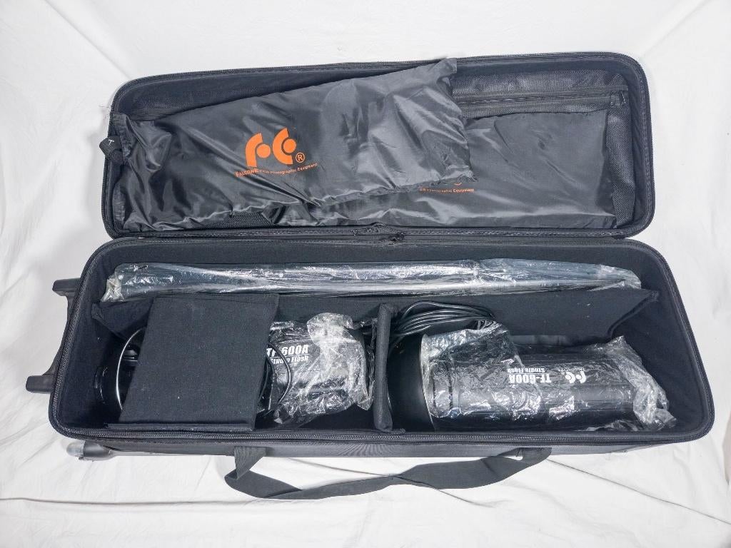 Flash de studio Falcon Eyes TF-600A + Beautydish + Triggers, Enlèvement, Comme neuf, Lampe ou Kit de flash