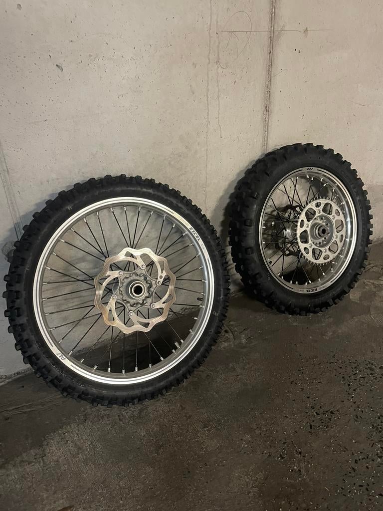Cross velgen + banden, Vélos & Vélomoteurs, Enlèvement, Comme neuf