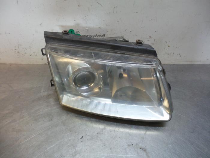 Phare droit d'un Volkswagen Passat (Passat 96-), Autos : Pièces & Accessoires, Volkswagen, -, Utilisé, -