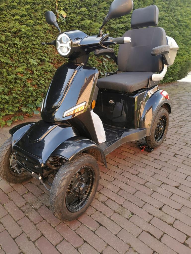 Trottinette électrique 30 km/h batterie au lithium info.0488, Divers, Chaises roulantes, Enlèvement ou Envoi, Pliant, Comme neuf