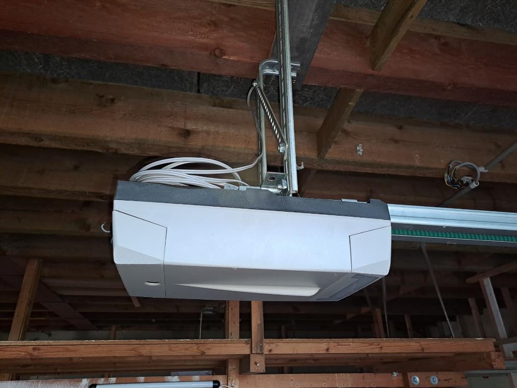 Garagepoort motor + rail+afstandsbediening, Doe-het-zelf en Bouw, Motoren, Ophalen, Gebruikt, Overige typen
