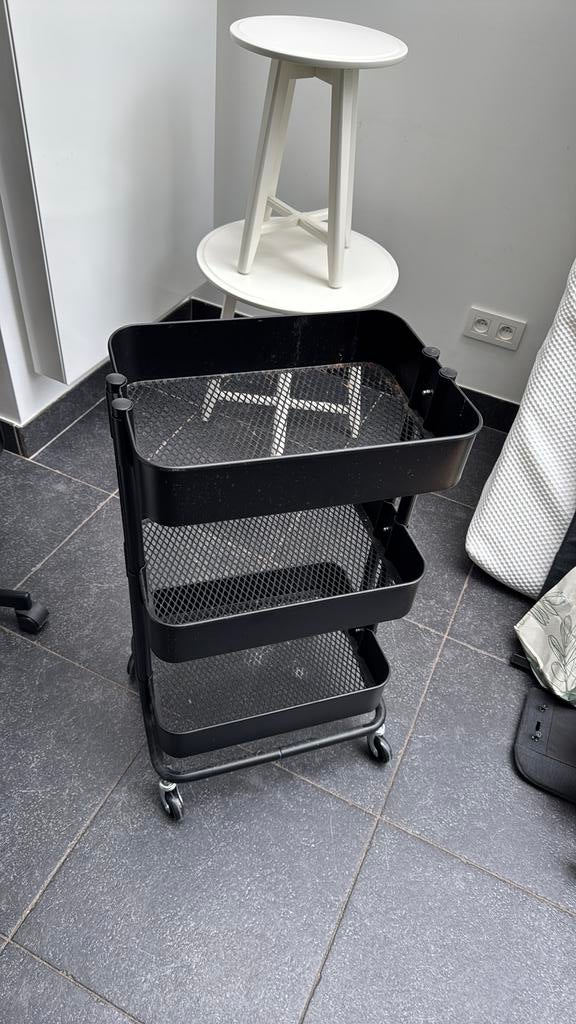 Ikea raskog, Enlèvement