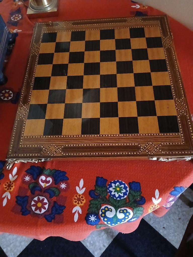 Vends jeu d’échecs vintage,état strictement impeccable, Hobby & Loisirs créatifs, Jeux de société | Jeux de plateau, 1 ou 2 joueurs