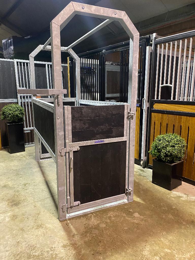 Behandelbox, opvoelbox, behandelboxen, opvoelboxen, Dieren en Toebehoren, Stalling en Weidegang, Opfok, Accessoires, 1 paard of pony