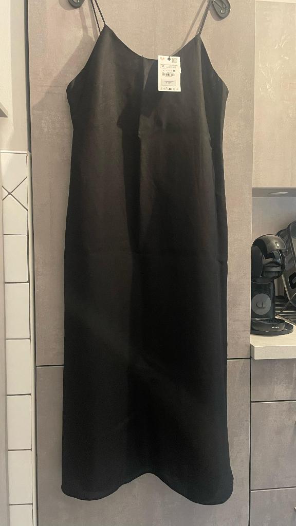 ROBE neuve ZARA longue noire lin XL, Neuf, Enlèvement ou Envoi, Zara, Sous le genou