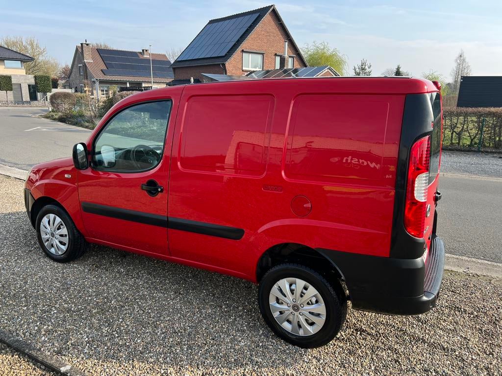 Fiat doblo 1.3mulijet lichte vracht blanco gekeurd carpass, Auto's, Voorwielaandrijving, 4 deurs, 4 cilinders, Particulier