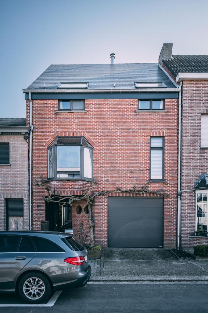 In optie :  split-level woning met unieke indeling in Lint, 200 tot 500 m², Lint, 228 m², Tussenwoning