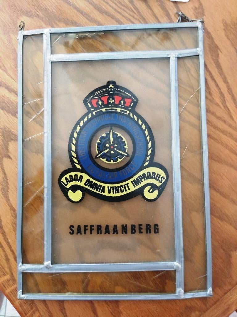 Luchtmacht Saffraanberg glasraam Vliegtuig School Leger Sgt, Verzenden, Luchtmacht, Overige typen