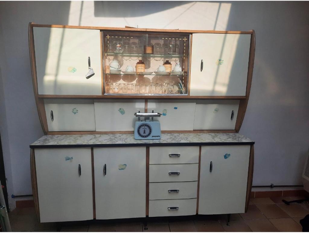 Salle a mangé, Enlèvement