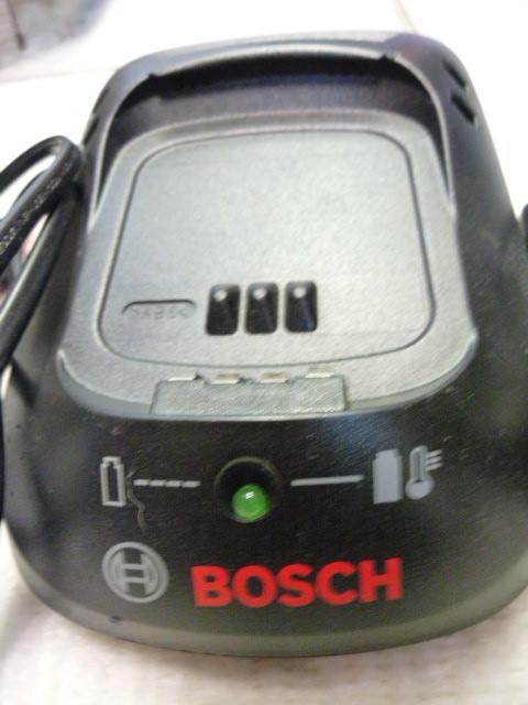 Bosch Li-ion acculader 14.4+21.6 volts + 2 batterijen, Ophalen of Verzenden, Zo goed als nieuw
