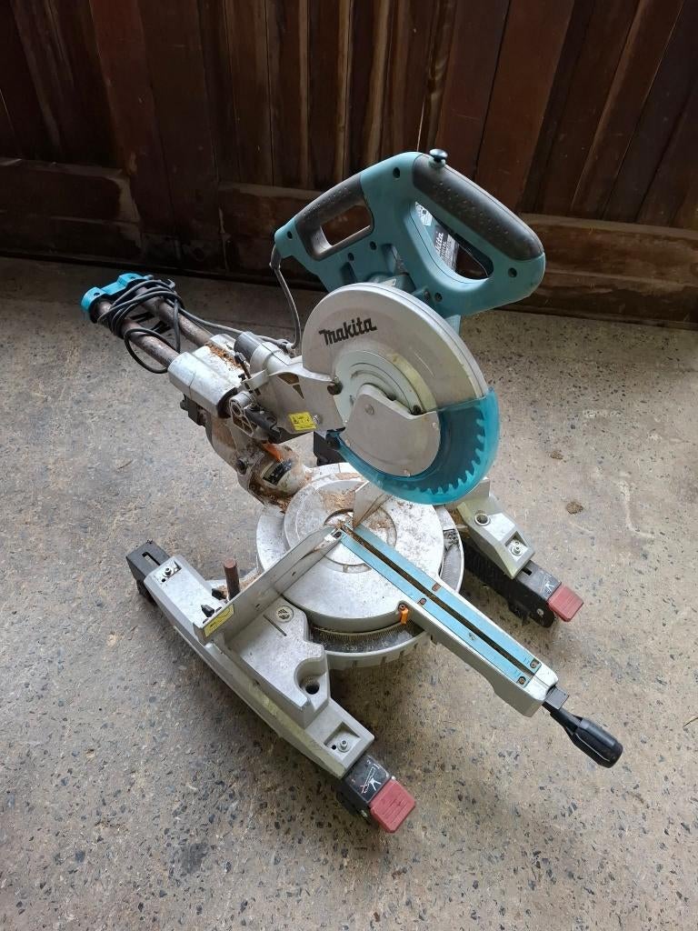 scie radial Makita, Bricolage & Construction, Outillage | Scies mécaniques, Enlèvement