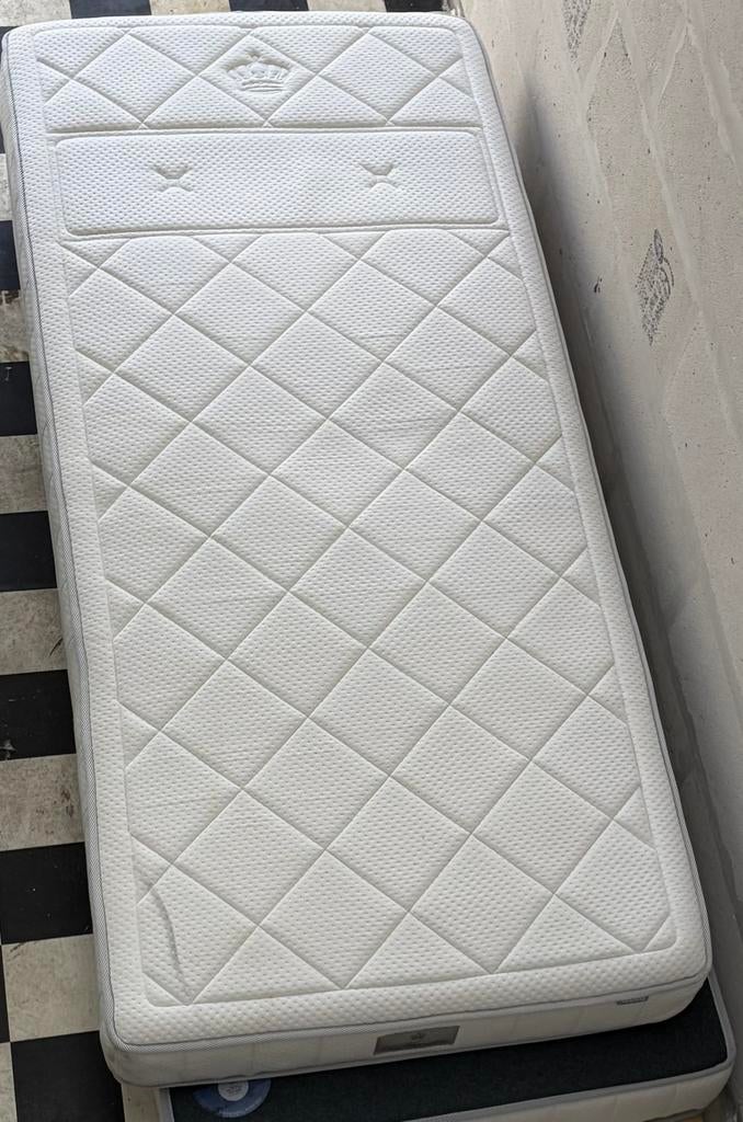 2x Auping Vivo Medium 90x200 – Showroomstaat!, Ophalen of Verzenden, Zo goed als nieuw