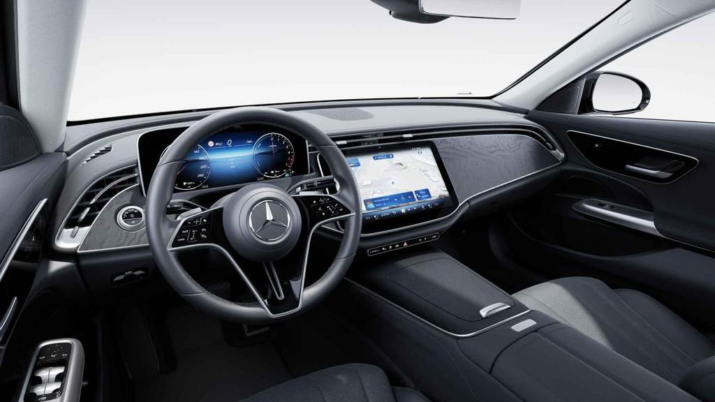 Mercedes-Benz E-Klasse 300 DE Break Luxury Line | Smartphone, Auto's, Mercedes-Benz, Automaat, Zwart, 4 cilinders, 313 pk