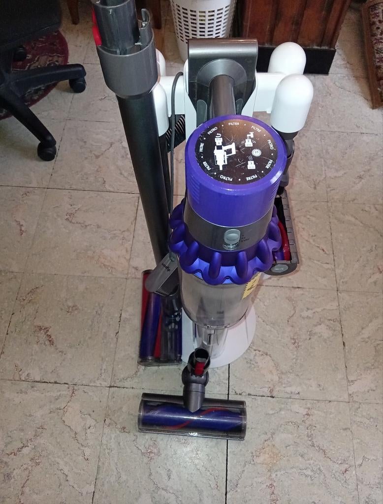 Aspirateur Balais Dyson V10 Absolute, Electroménager, Enlèvement, Aspirateur