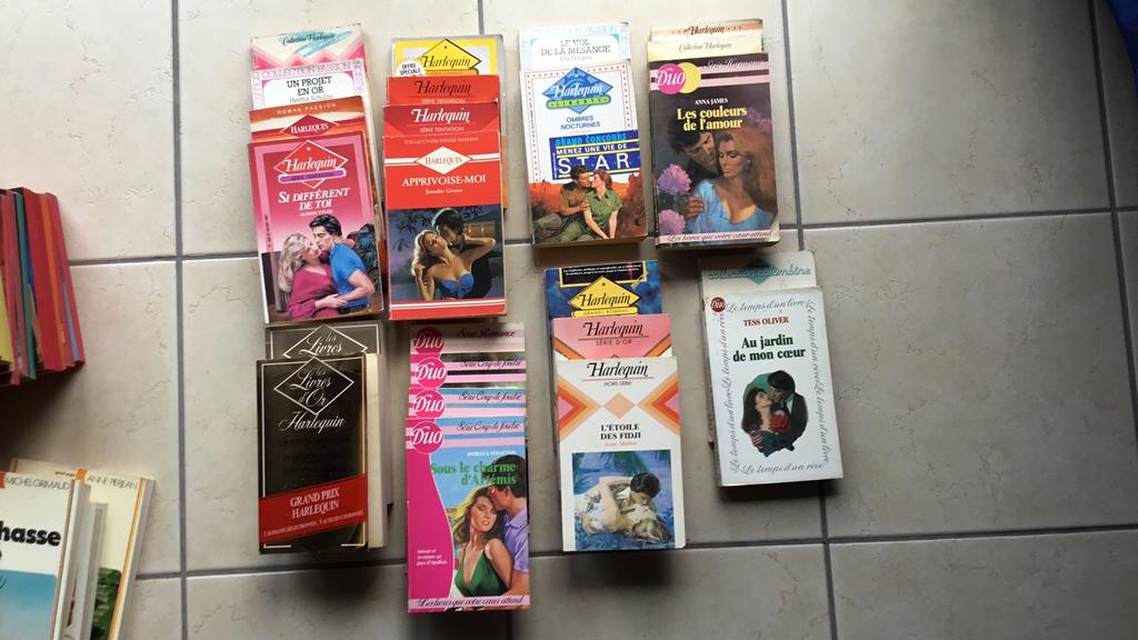 25 livres Collection Harlequin, Livres, Enlèvement ou Envoi, Utilisé