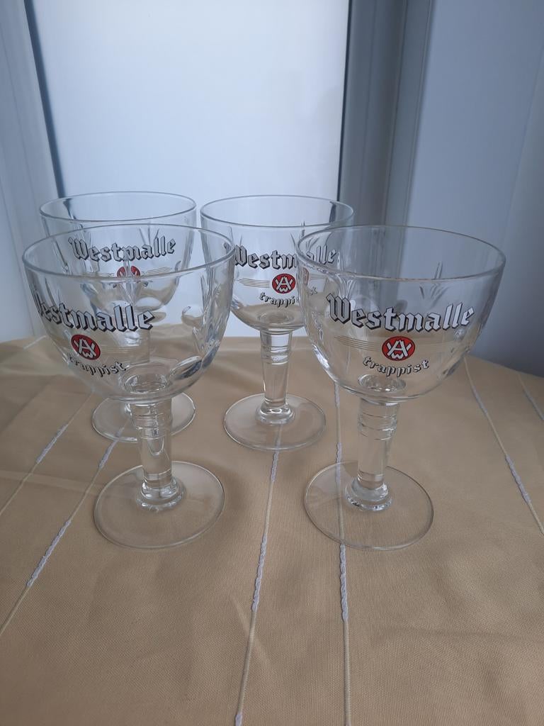 Verres Westmalle lot de 4 à 33cl et 1 de 17cl
