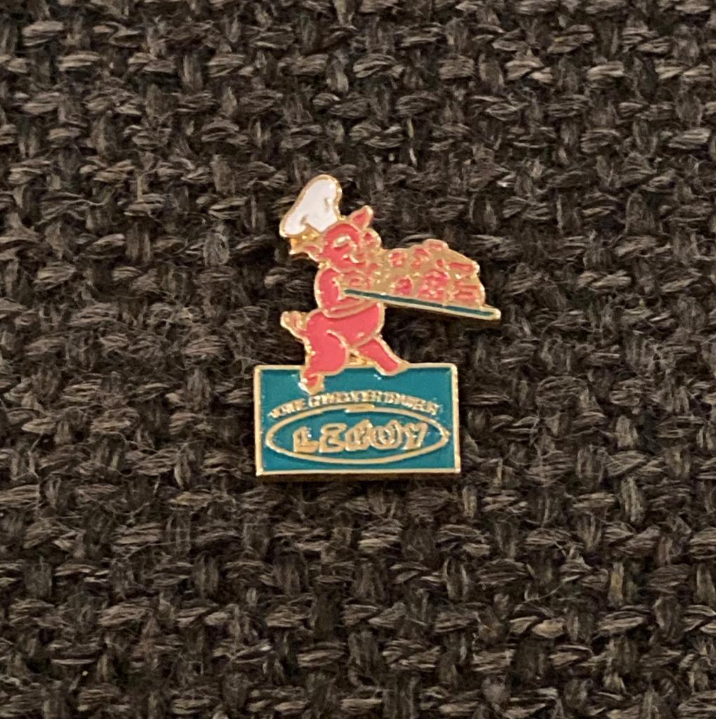 PIN - LEROY - TRAITEUR - VARKEN - COCHON, Collections, Envoi, Utilisé, Autres sujets/thèmes, Insigne ou Pin's