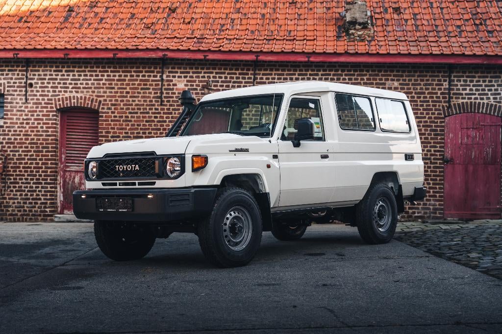 Toyota Land Cruiser 70 serie 78 – NIEUW, Auto's, Stof, Bedrijf, Handgeschakeld, Vierwielaandrijving