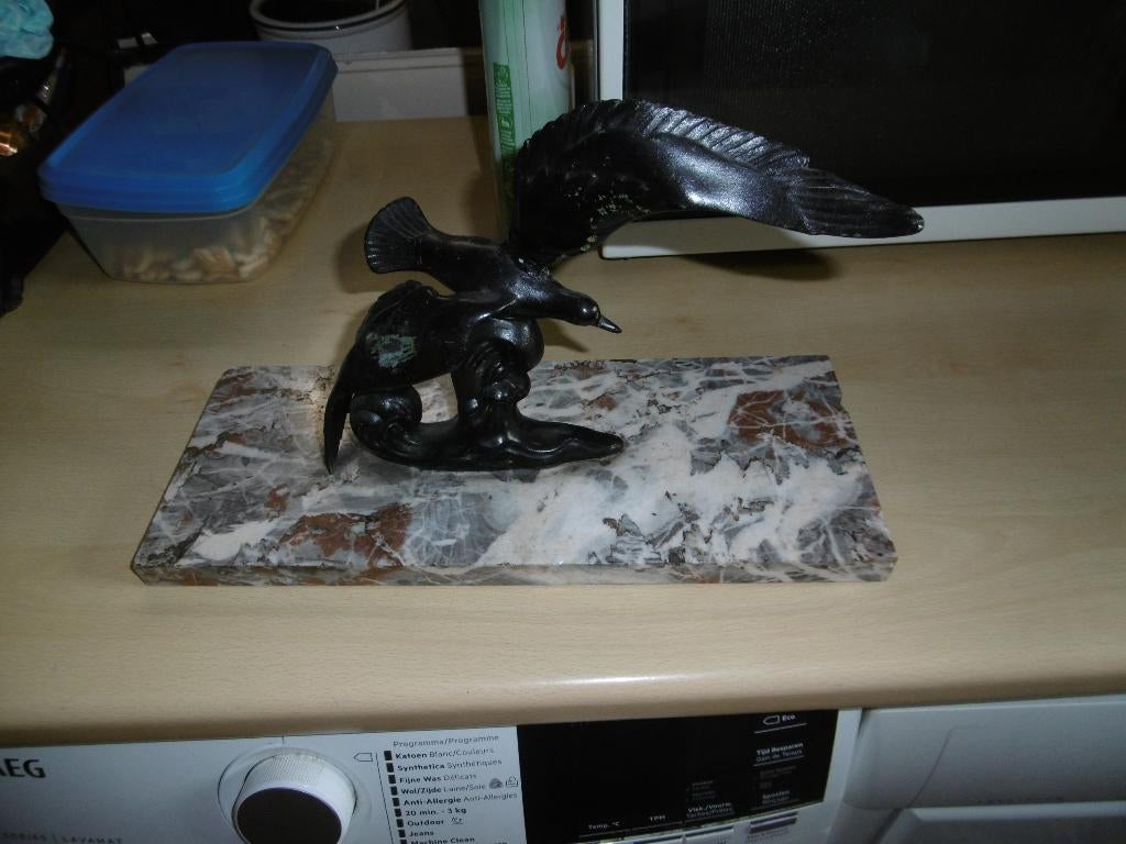 vieille statue, pensez en bronze, oiseau aux ailes ouvertes, Enlèvement ou Envoi