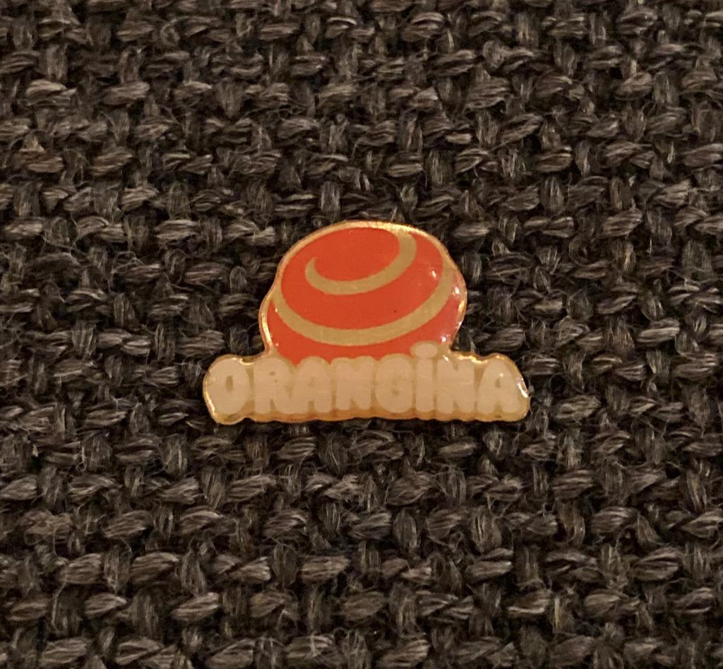 PIN - ORANGINA - LIMONADE - LEMONADE, Collections, Envoi, Utilisé, Marque, Insigne ou Pin's