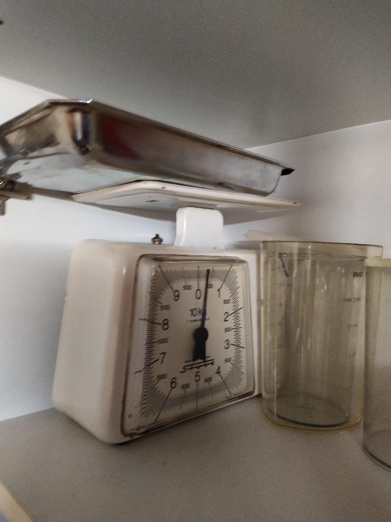 Oude vintage weegschaal, Elektronische apparatuur, Ophalen, Gebruikt, Keukenweegschaal, Analoog