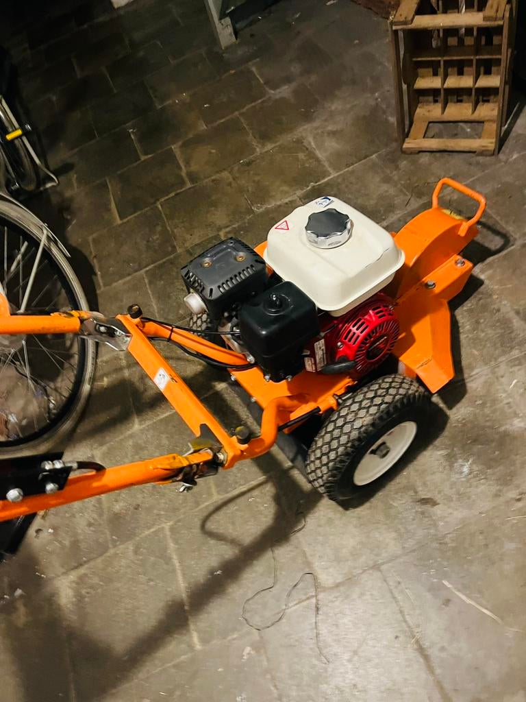 Rogneuse de souches a louer, Hobby & Loisirs créatifs, Modélisme | Radiocommandé & Téléguidé | Autre, Comme neuf, Enlèvement